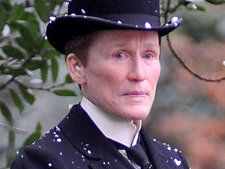 Glenn Close excels in Albert Nobbs