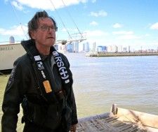 Captain Øyvin Lauten taking in the New York skyline <em>Photo: Anne-Katrin Titze</em>