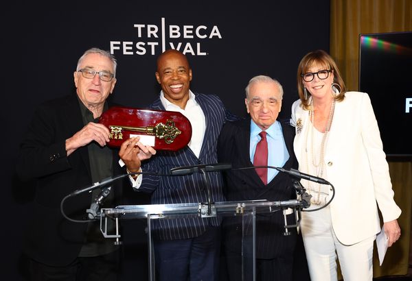 Robert De Niro with his key to NYC, alongside Mayor Eric Adams, Martin Scorsese and Jane Rosenthal