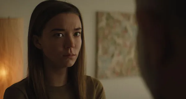 Nicole Brydon Bloom in Apartment 1BR 3