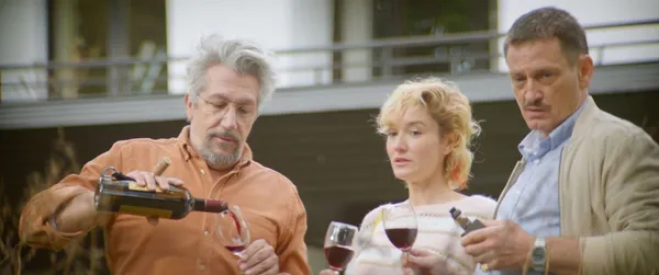 Anaïs Demoustier with Alain Chabat and Benoît Magimel in Incroyable Mais Vrai