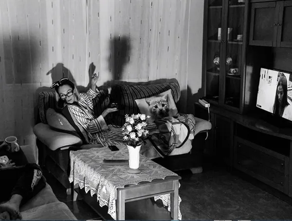 Ale Ulman with her Holga cat pillow