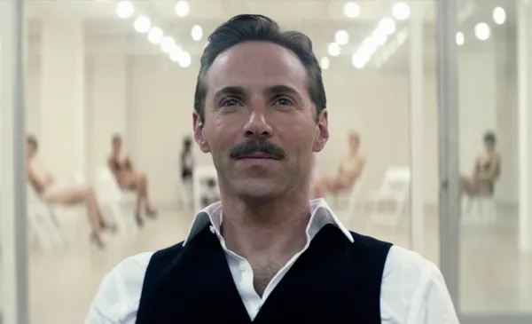 Alessandro Nivola in The Neon Demon