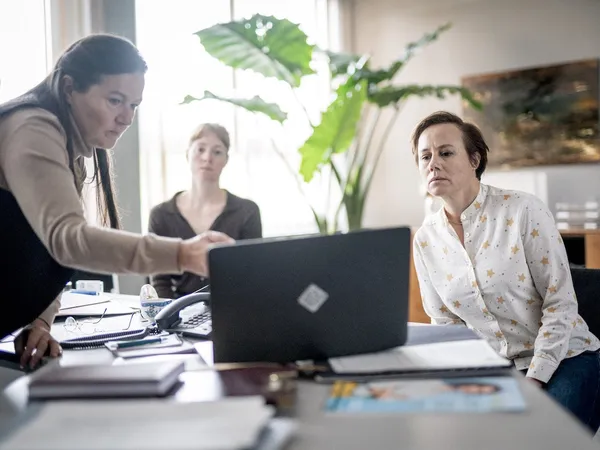 Anne-Kathrin Gummich, Leonie Benesch and Eva Löbau in The Teachers' Lounge