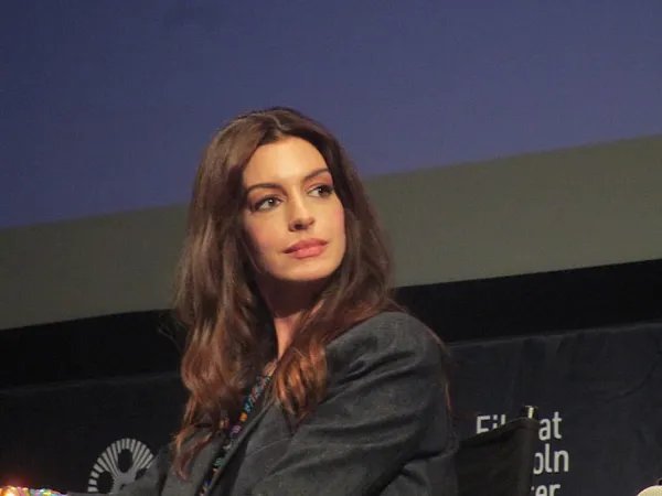 Anne Hathaway 9