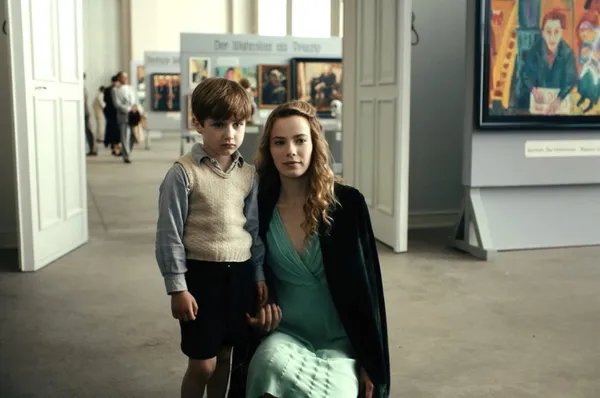 Cai Cohrs and Saskia Rosendahl in Never Look Away