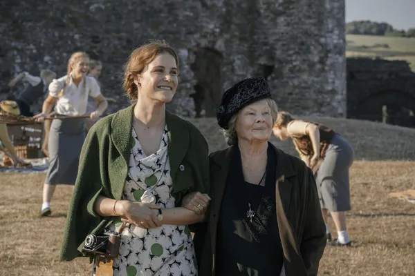 Carla Juri and Judi Dench in Six Minutes To Midnight