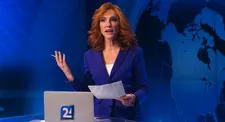 Cate Blanchett as the newsreader debates with Cate as the reporter