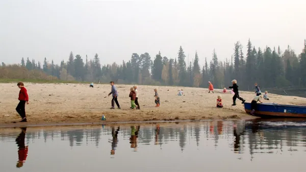 Children on the island in Braguino