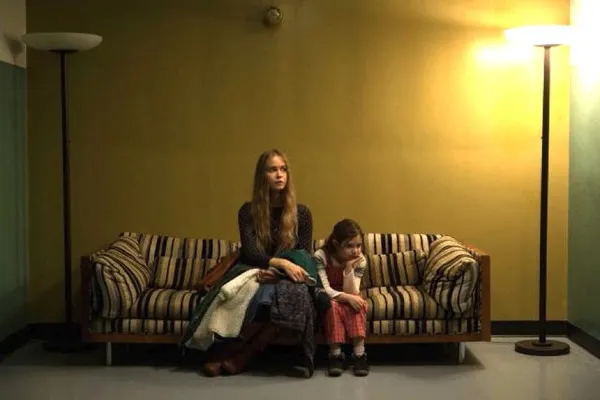 Katherine Waterston and Makenzie Moss in Steve Jobs