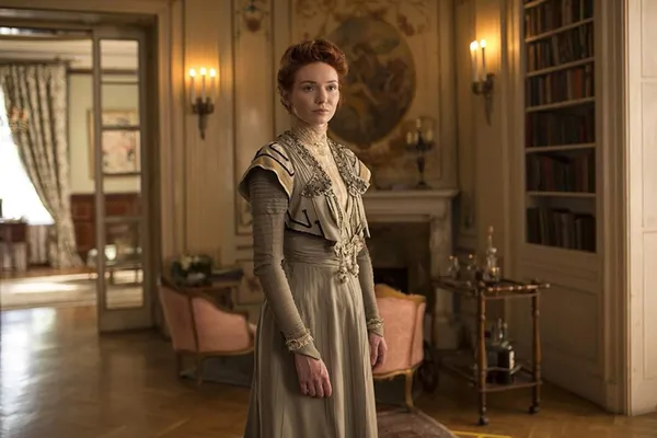 Eleanor Tomlinson in Colette