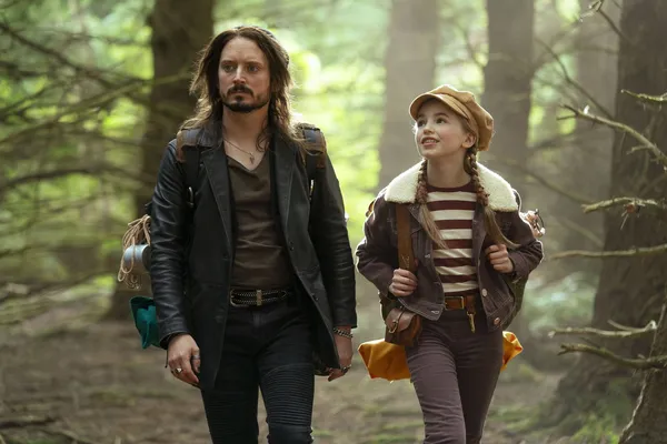 Elijah Wood and Nell Fisher in Bookworm 4