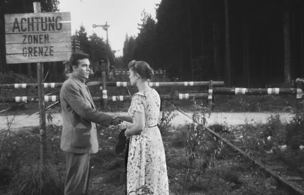 Erik Schumann and Eva Kotthaus in Sky Without Stars