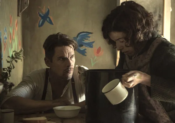 Ethan Hawke and Sally Hawkins in Maudie 3