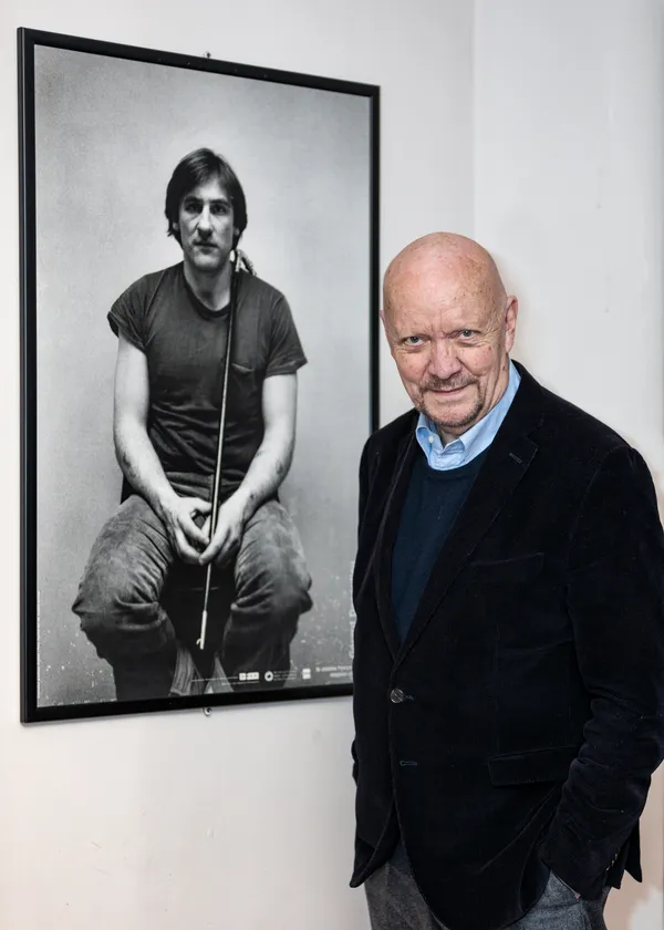 Jean-Rappeneau beside a photo of Gérard Depardieu