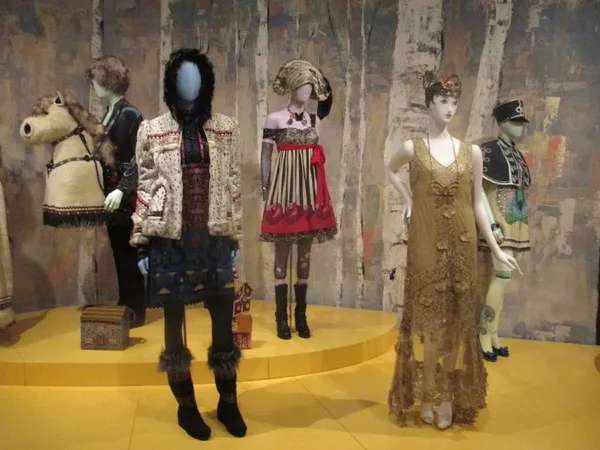 Fairy Tale - Anna Sui