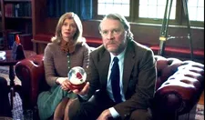 Angus’s mother Judy (Gillian Vigman) with her new husband Stanley Clotfelter (Tate Donovan) and Wendy Chuck’s bag