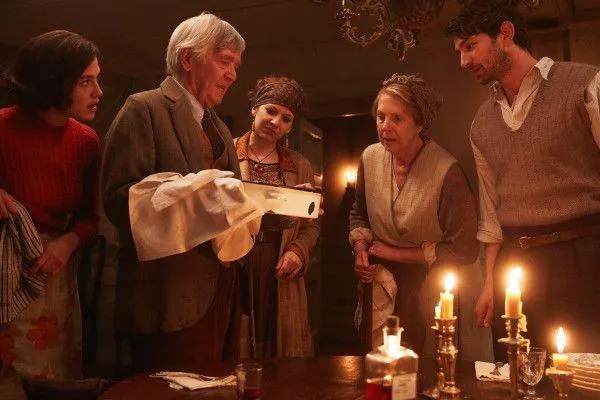 The Guernsey Literary And Potato Peel Pie Society