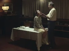 Susan (Hannah Gross) being examined by Dr. Fiennes (Jeff Goldblum)