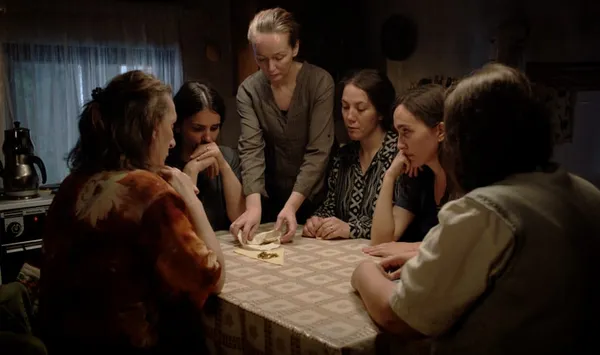 Adriana Matoshi, Kumrije Hoxha, Yllka Gashi, Molikë Maxhuni, Blerta Ismaili and Valire Haxhijaj Zeneli in Hive