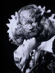 La Bête (Jean Marais) with Belle (Josette Day) in La Belle Et La Bête