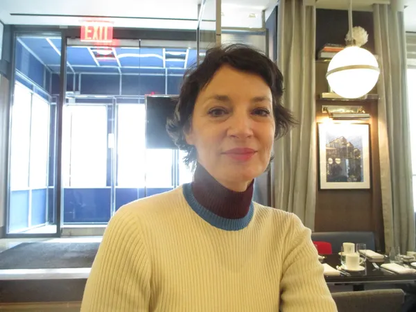 Mathieu Amalric‬'s Barbara star ‪Jeanne Balibar‬ is directing Mathieu, Ramzy Bédia, Emmanuelle Béart, and Bulle Ogier in ‪Merveilles À Montfermeil