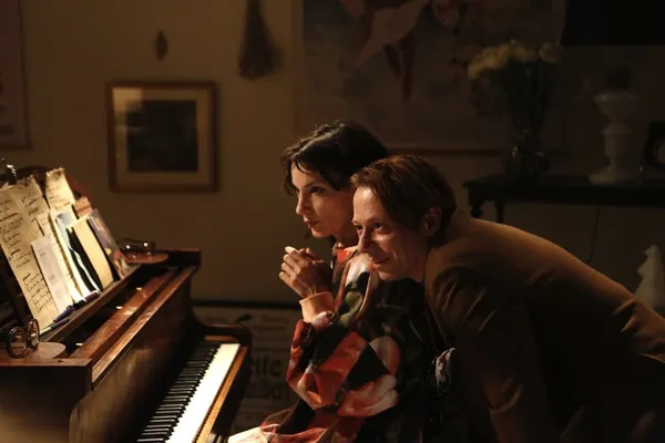 Jeanne Balibar and Mathieu Amalric in Barbara