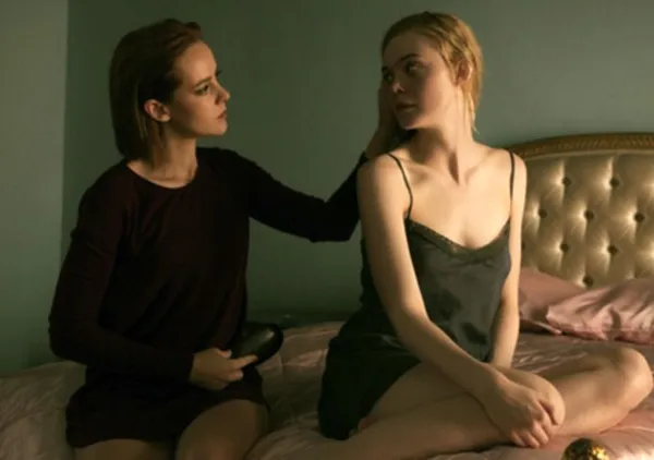 Jena Malone and Elle Fanning