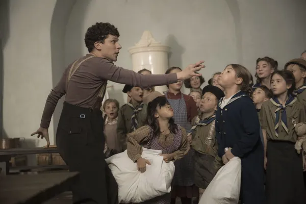 Jesse Eisenberg with the children in Resistance