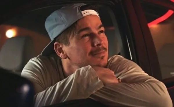 Josh Hartnett in Oh Lucy! 2