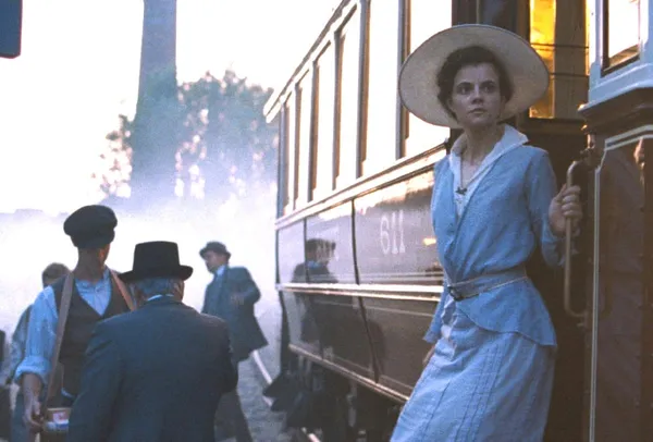 Juli Jakab as Írisz Leiter in Sunset