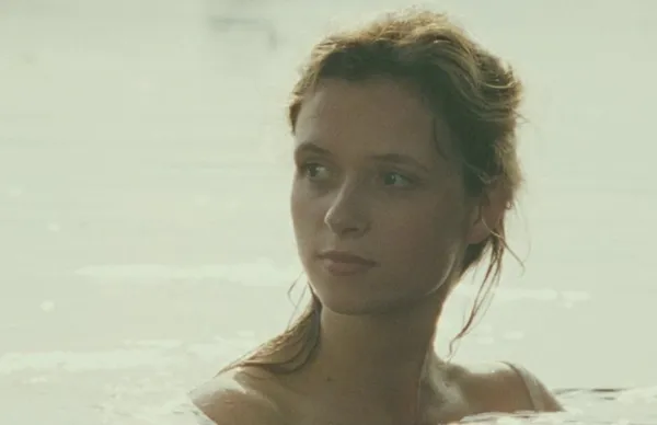 Juliette Jouan in Scarlet 2