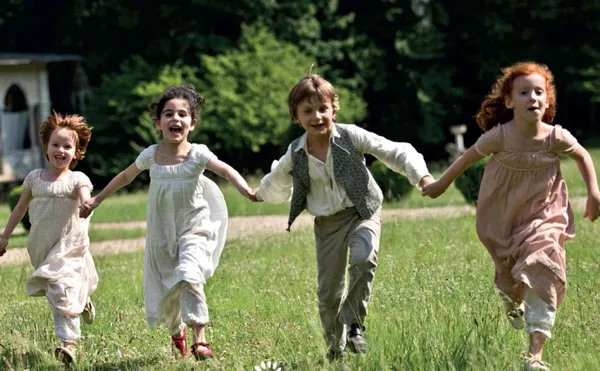 Justine Morin, Caroline Grant, Tristan Farge and Céleste Carrale 