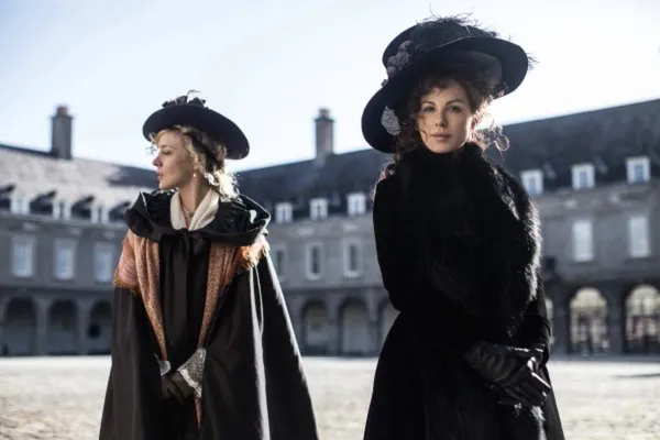 Kate Beckinsale and Chloë Sevigny in Love & Friendship