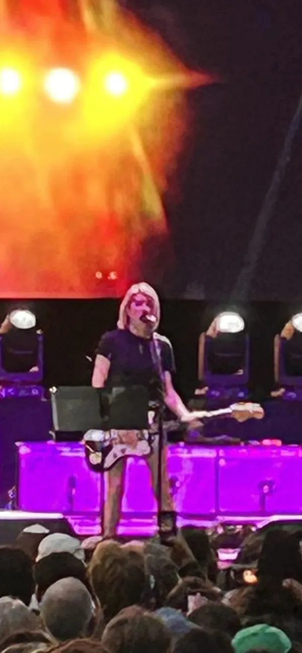 Kim Gordon with guitar