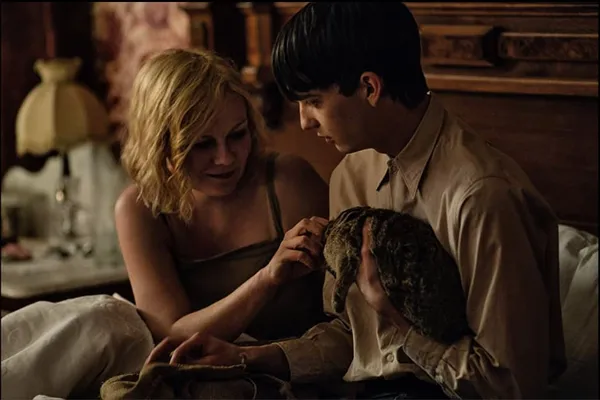 Kirsten Dunst and Kodi Smit-McPhee in The Power Of The Dog
