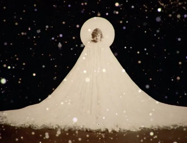 Loïe Fuller in Obsessed With Light 2