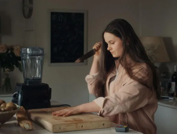 Louise Labèque in Coma 2