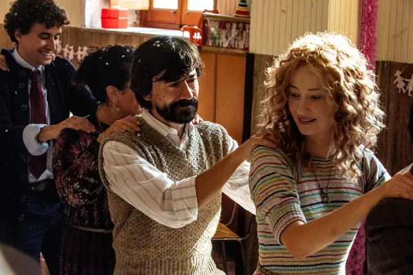 Luigi Lo Cascio and Alba Rohrwacher conga in The Ties