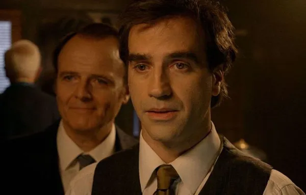 Luis Machín and Daniel Hendler in The Moneychanger