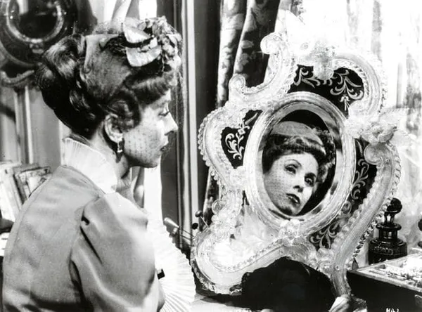 Danielle Darrieux in Madame De…
