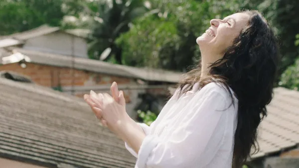 Yara de Novaes as Malu. Pedro Freire:'When we were rehearsing or shooting, many times I was crying. And the actresses were looking at me like, "Wow, he's really moved by that. He's really emotional". And they told me that this was really strong for them - that because they felt that for the director, it became moving to them too.'
