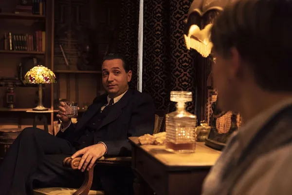 Marc Limpach and Louis Hofmann in The Forger