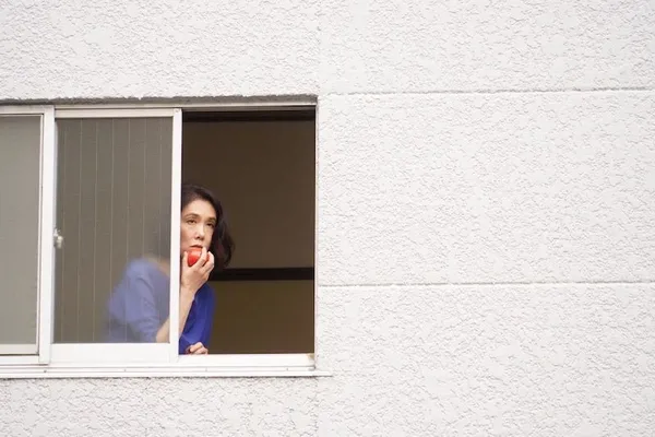 Kôji Fukada on Ichiko (Mariko Tsutsui) as a voyeur: “Rear Window, it is one of my favourite Hitchcock films and I think the action of looking out a window is in itself very cinematic.”