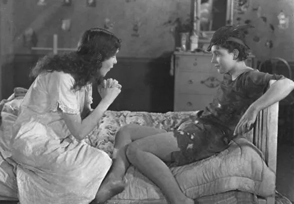 Mary Brian with Betty Bronson in Peter Pan
