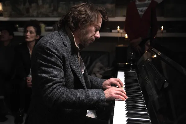 Mathieu Amalric in Ismael's Ghosts: Director's Cut