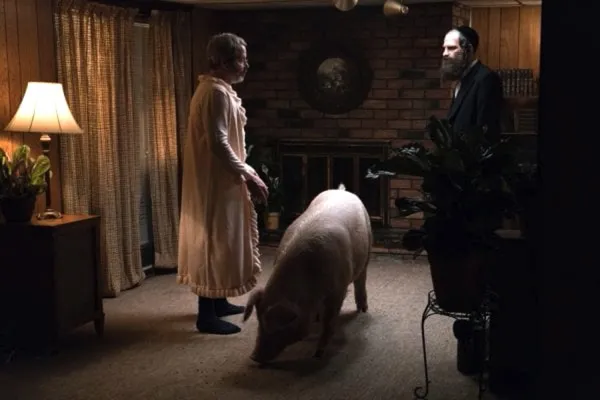 Géza Röhrig, a pig and Matthew Broderick