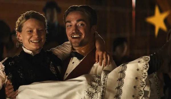 Mia Wasikowska and Robert Pattinson in Damsel