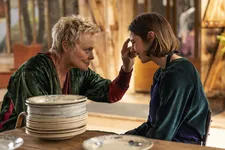 Josiane (Muriel Robin) with Elise (Marion Barbeau) in Rise