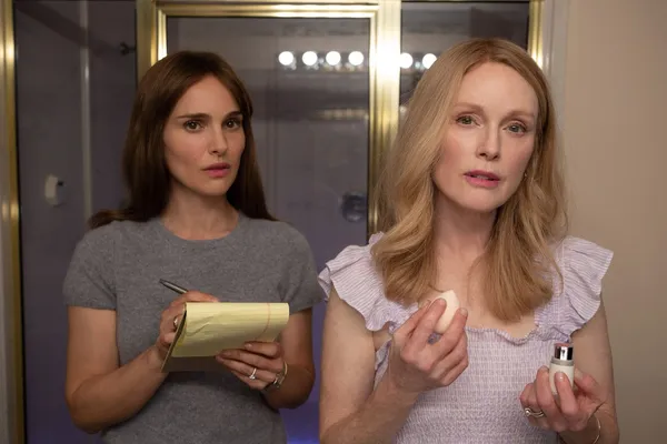 Natalie Portman with Julianne Moore in May December